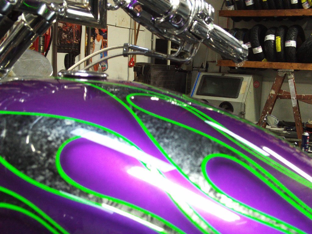 custommotocyclepaintchopperflames1.jpg