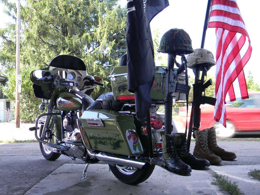 ihservicemenbike050.jpg